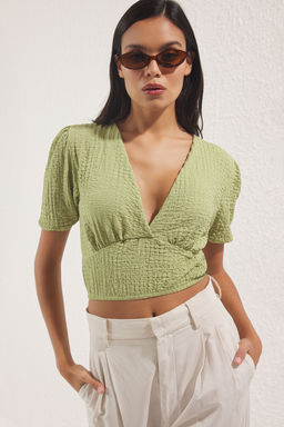 Siyah Dokulu V Yaka Kruvaze Kapamal? Balon Kol Crop Orme Bluz TWOSS25BZ00542 - Trendyolmilla фото 5