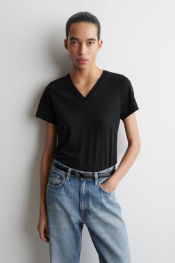 CAMISETA DE ALGOD?N CON CUELLO DE PICO