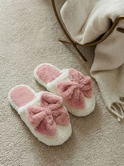 Fiyonk Fig?rl? Kad?n Pel?? Ev Terli?i