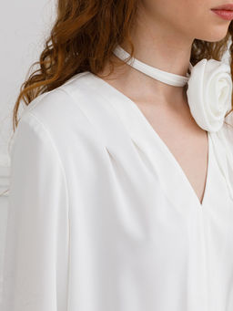 Блузка с чокером