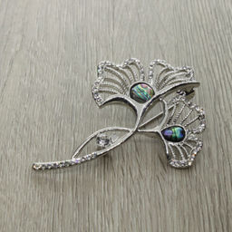 Брошь-подвеска "Мак" со вставками из гелиотиса и ювелирного сплава