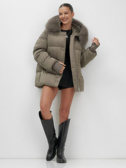 Куртка зимняя женская с мехом и капюшоном тренд коричневого цвета 7658K - Visdeer фото 9