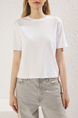 TRENDYOLMILLA Ekru Tok Kumasl? Bisiklet Yaka K?sa Kol Regular/Normal Kesim Orme T-Shirt TWOSS25TS00002  фото 9