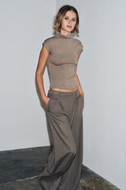 TOP CUELLO ALTO / Marr?n