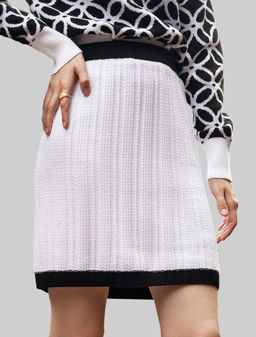 Юбка фактурной вязки с трикотажной подкладкой