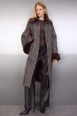 Kahverengi Kurk Detayl? Bal?ks?rt? Mono Kapama Oversize Uzun Kase Kaban TWOAW26KB00044 - Trendyolmilla фото 6