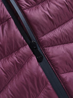 Куртка женская удлинённая стёганая с капюшоном и графеновой подкладкой бордового цвета 9628_1Bo
