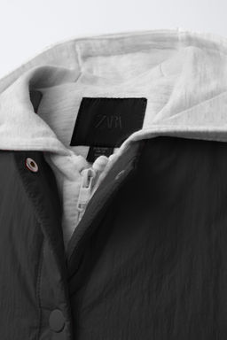 CAZADORA ACOLCHADA CAPUCHA FELPA / Negro