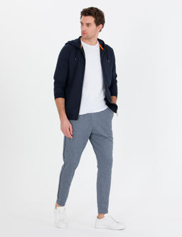 Новые облегающие спортивные штаны темно-синего цвета