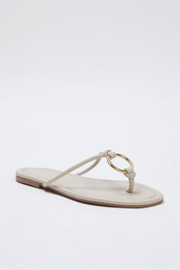 Trendyol Shoes Bej Metal Aksesuar Detayl? Kad?n Parmak Aras? Terlik TAKSS25TE00042 - Trendyolmilla фото 2