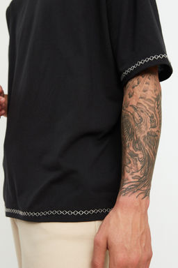 Siyah Oversize/Genis Kesim K?sa Kollu Islemeli %100 Pamuk T-Shirt TMNSS21TS1888