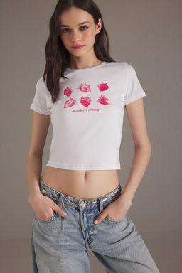 Beyaz Cilek Bask?l? Fitted/Vucuda Oturan Bask?l? Orme T-Shirt TWOSS25TS00082