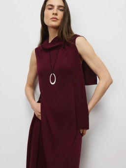 Украшение на шею на шнурке / Zarina