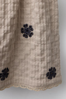 EMBROIDERED TEXTURED SKIRT