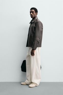 SOBRECAMISA REGULAR FIT EFECTO PIEL / Marr?n oscuro - Zara фото 4