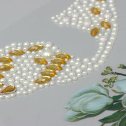 Цена за 2 шт. Наклейка - стразы на лицо Крыло бабочки и белые розы, 16?17 см