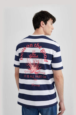 Футболка с короткими рукавами и круглым вырезом обычного кроя в полоску сзади с принтом