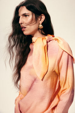 Blusa con cuello fular