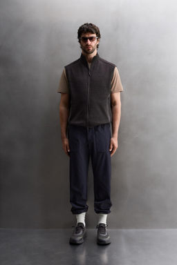 CONTRAST KNIT FLEECE VEST