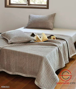 Покрывало стеганное на кровать с двумя наволочками