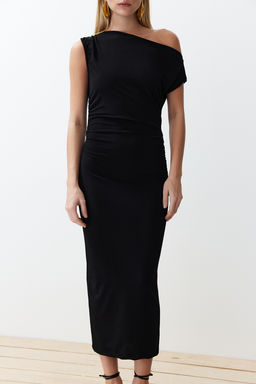 Siyah Fitted Vucuda Oturan Kay?k Yaka S?f?r Kol Esnek Orme Orme Midi Kalem Elbise TWOSS24EL00662