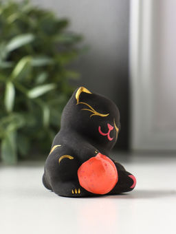 Фигура "Котик с мячом" 5,5 см, чёрный