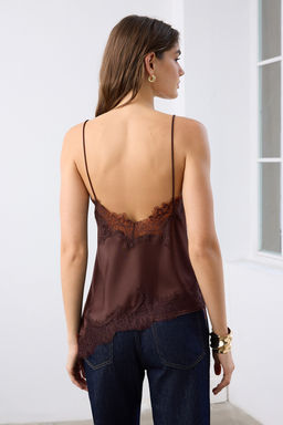 Kahverengi Dantel Detayl? Asimetrik Kesim Saten Bluz TPRAW26BZ00054