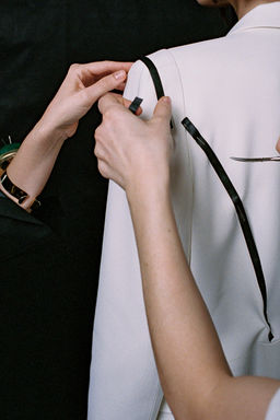 BLAZER CRUZADA HOMBRERAS ZW COLLECTION / Crudo