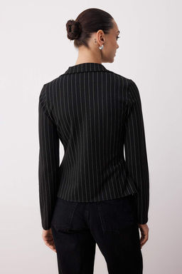 Siyah Cizgili Polo Yaka Agrafl? Ftited/Vucuda Oturan Esnek Orme Bluz TWOAW26BZ00038 - Trendyolmilla фото 4