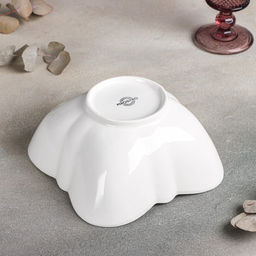 Салатник фарфоровый Magistro «Бланш. Фигурный квадрат», 1,35 л, 18×18 см, цвет белый