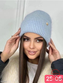 Шапка из ангорской пряжи с двойной вязкой