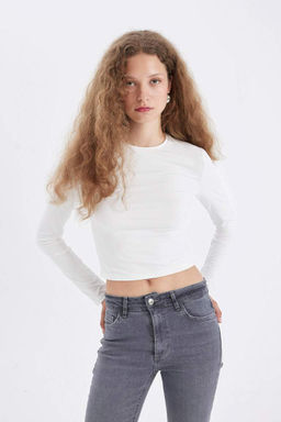 Женская белая базовая однотонная футболка с круглым вырезом и длинными рукавами