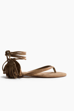 Sandalias de ante con flecos decorativos