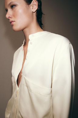 CAMISA SATINADA BOLSILLOS DE PLASTR?N ZW COLLECTION / Crudo - Zara фото 6