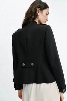 CHAQUETA ENTALLADA BOTONES HOMBRERAS / Negro