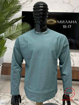 Лёгкий мужской свитер с надписью на спине