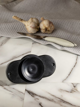 Точилка для ножей с вакуумным креплением 13x7,2x4,5 чёрный Керамика + вольфрамовая сталь - Denastia фото 2