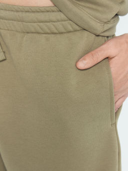 Комплект мужской (футболка, шорты) в зеленом цвете хаки 191011 - Mark formelle фото 8