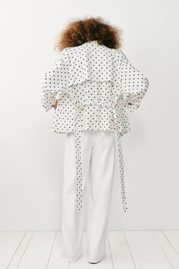 CAZADORA TRENCH CINTUR?N LUNARES / Blanco / Negro - Zara фото 6