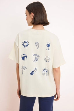 Ekru Slogan Oversize Bisiklet Yaka K?sa S?rt Bask?l? Uzun Tok %100 Pamuk Orme T-Shirt TWOSS26TS00089