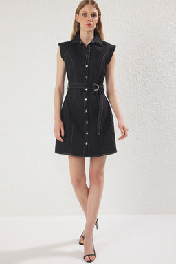 TRENDYOLMILLA Siyah Kemerli Duz Dugmeli Mini Dokuma Elbise TWOSS25EL00562