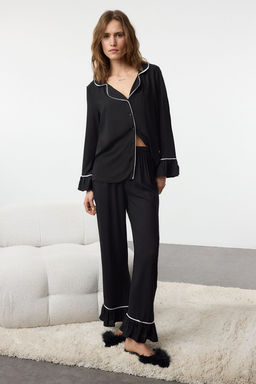 Trendyolmilla Siyah Dantelli ve Volan Detayl? Viskon Dokuma Pijama Tak?m? THMAW25PT00178