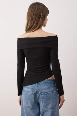 Siyah Carmen Yaka Asimetrik Fitted/Vucuda Oturan Orme Bluz TWOAW26BZ00255