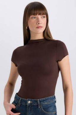 Slim Fit Dar Kesim Yar?m Bal?kc? Yaka Soft Touch K?sa Kollu Tisort