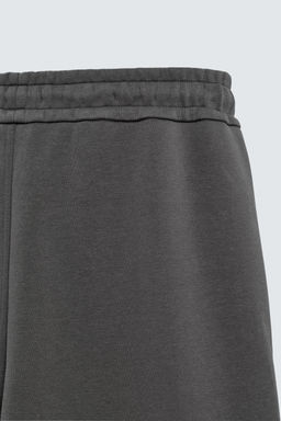 NEOPRENE-EFFECT PLEATED CARGO TROUSERS - Zara фото 8