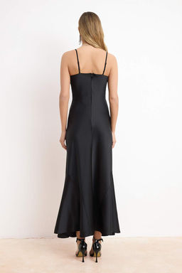 Siyah Saten Etegi Volanl? Midi Elbise TPRSS26EL00065