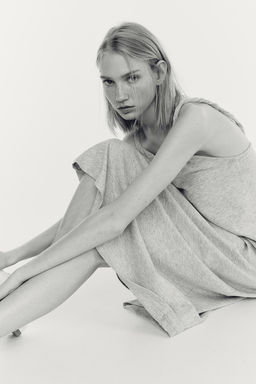 Vestido de punto con tirantes girados - H&m фото 2