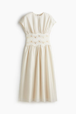 Vestido con detalles bordados