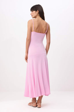 Pembe A-Kesim/Can Form Havuz Yaka Ince Ask?l? Kolsuz Maxi Esnek Orme Elbise TWOSS26EL00010