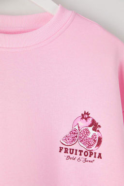 Ac?k Pembe S?rt ve On Meyve Bask?l? Oversize/Genis Kesim Orme Sweatshirt TWOAW26SW00128 - Trendyolmilla фото 7